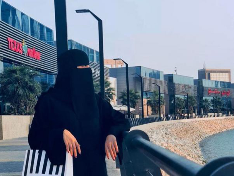 هل ارتدت خبيرة التجميل السعودية "سارة الودعاني" النقاب؟